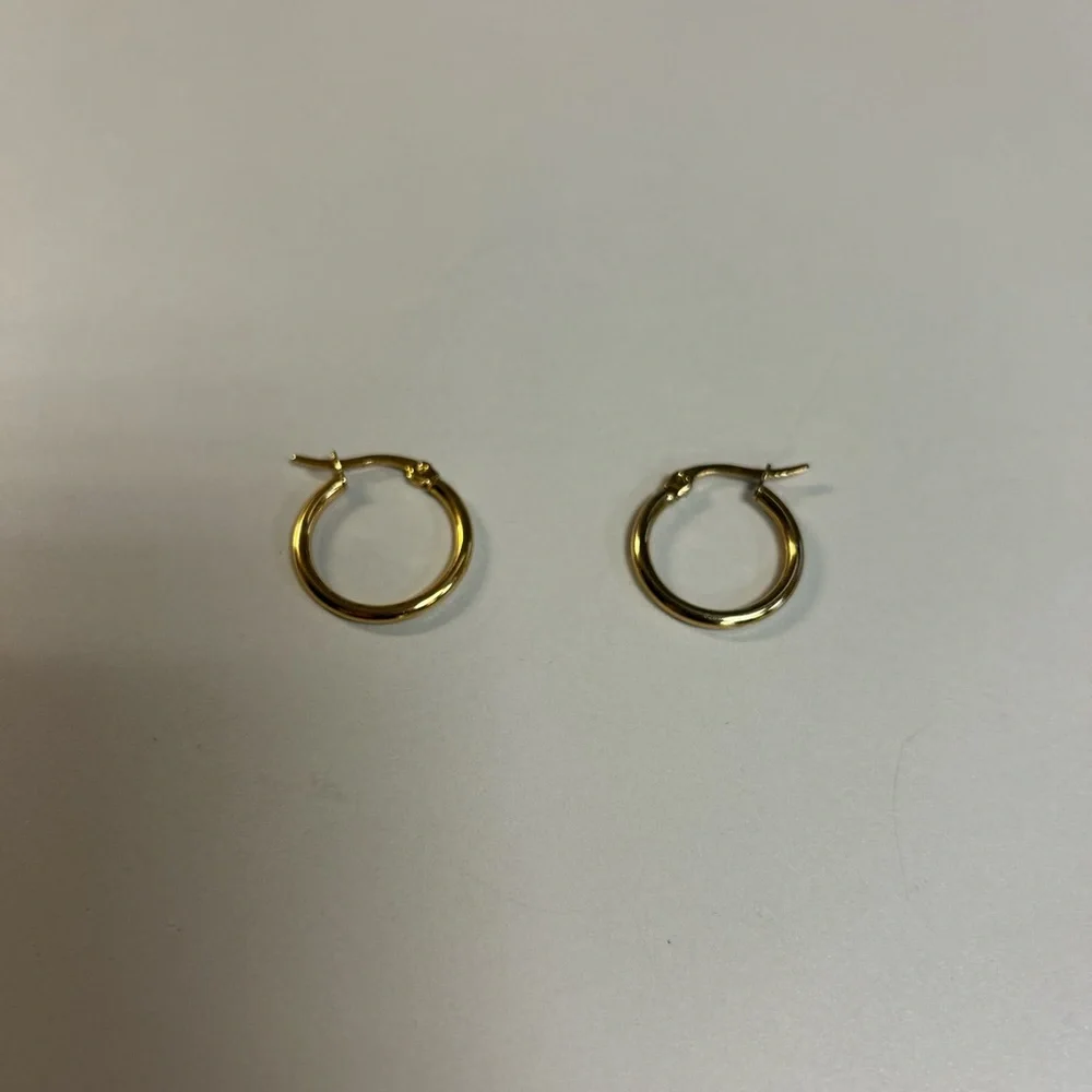 Vera small golden hoops